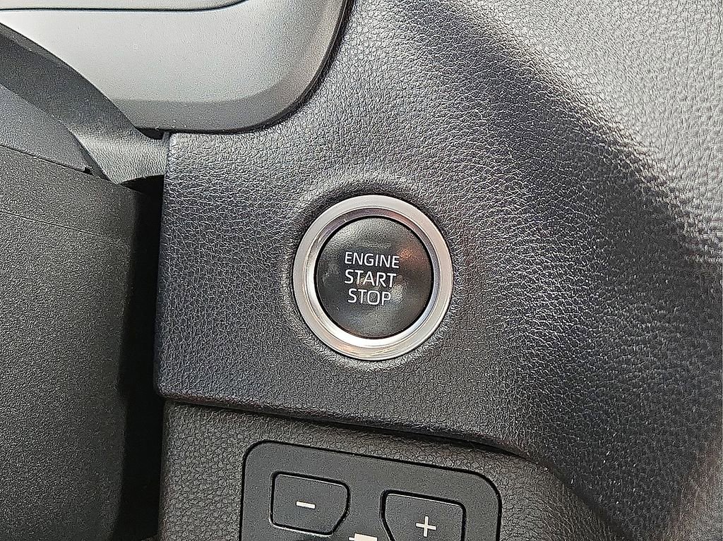 Used 2022 Toyota Tundra SR5 w/ SR5 Convenience Package image 31