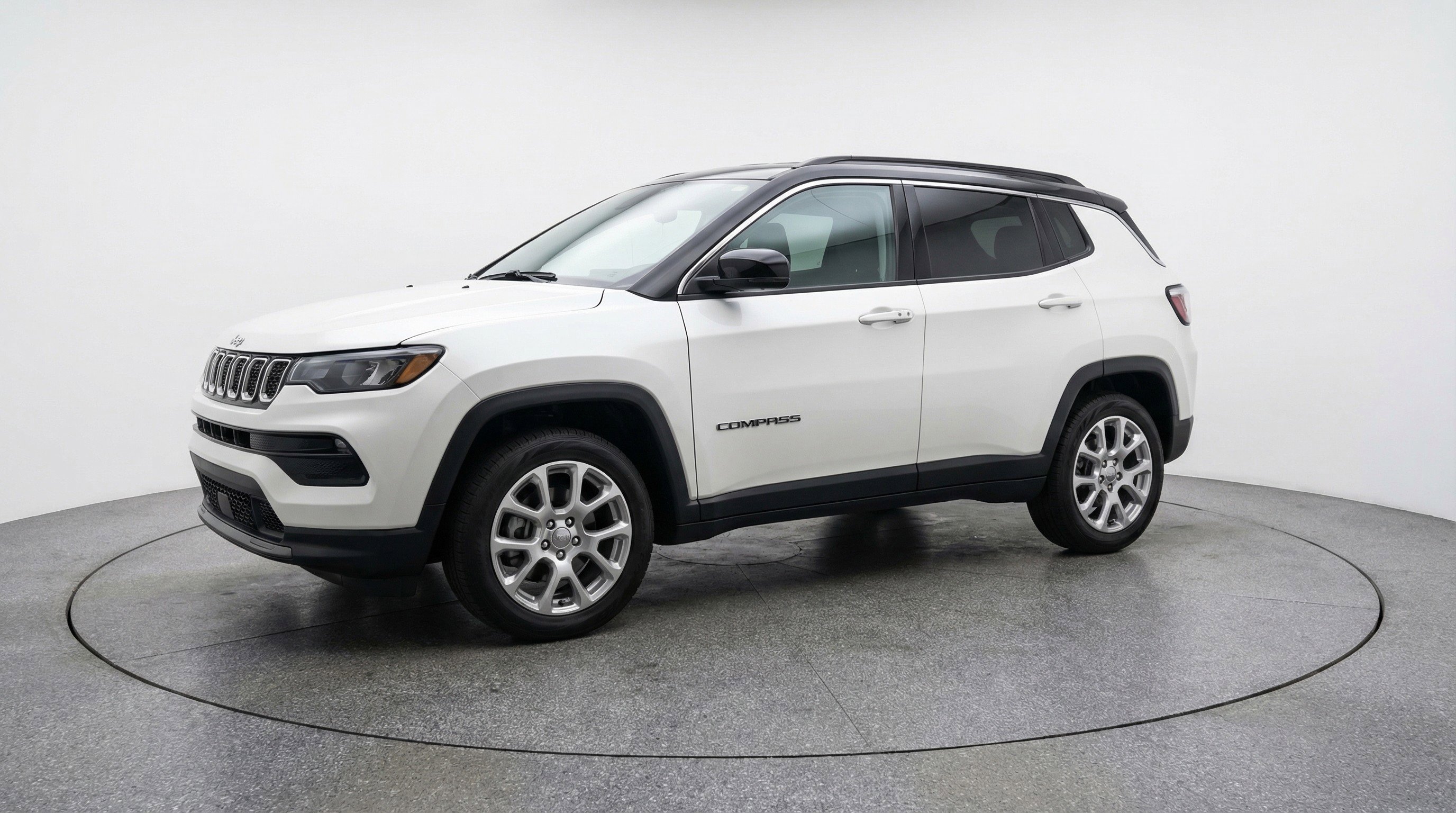 Used 2025 Jeep Compass Limited image 3