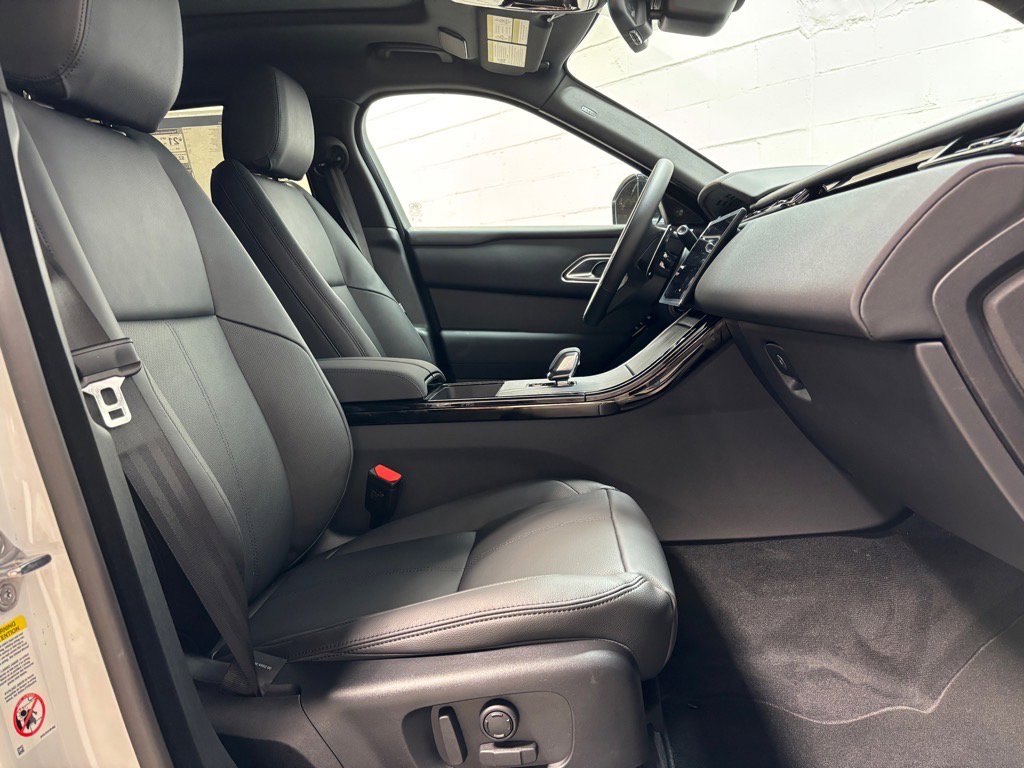 New 2026 Land Rover Range Rover Velar Dynamic SE image 32