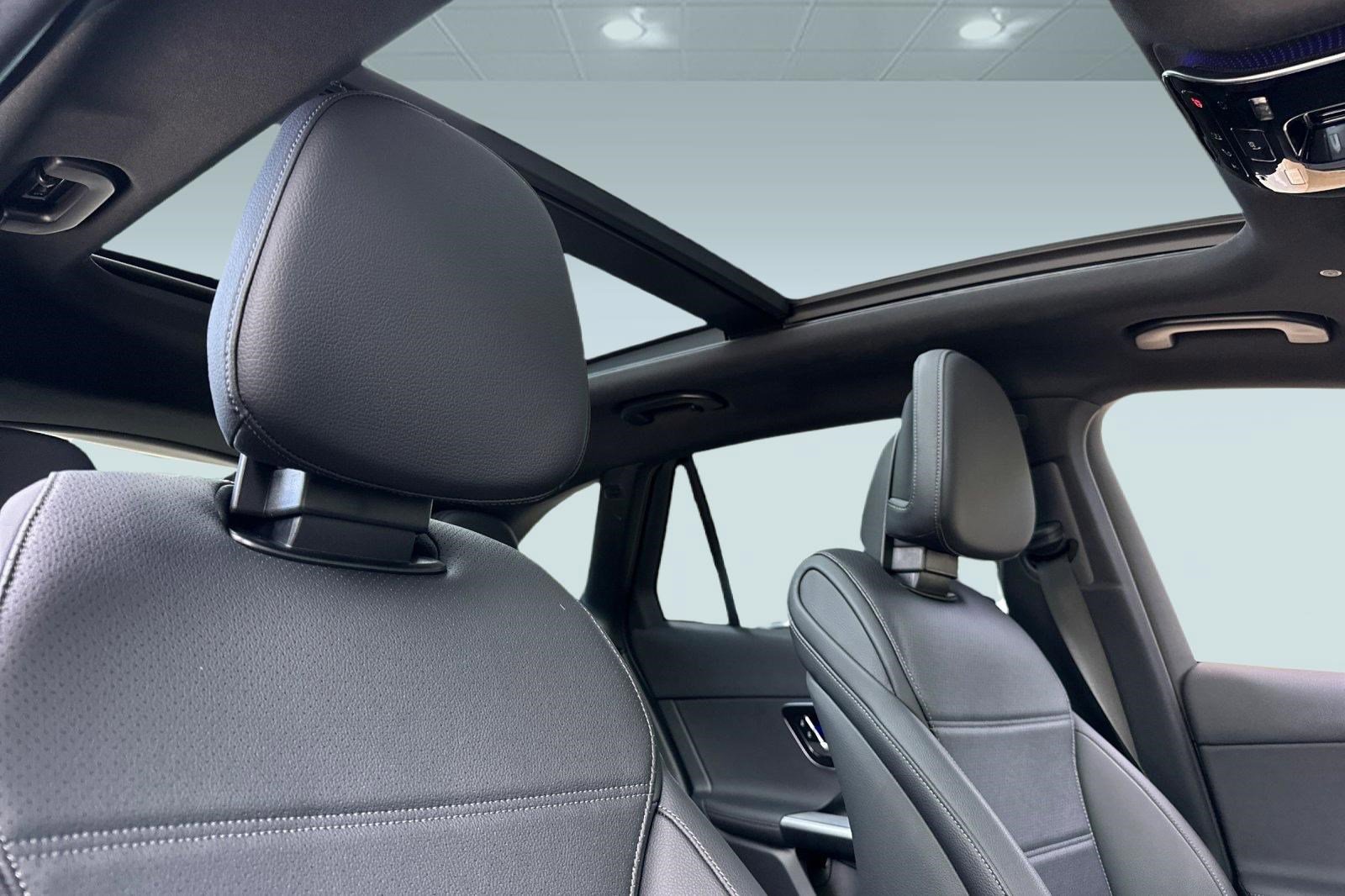 New 2025 Mercedes-Benz GLC 350e 4MATIC image 16