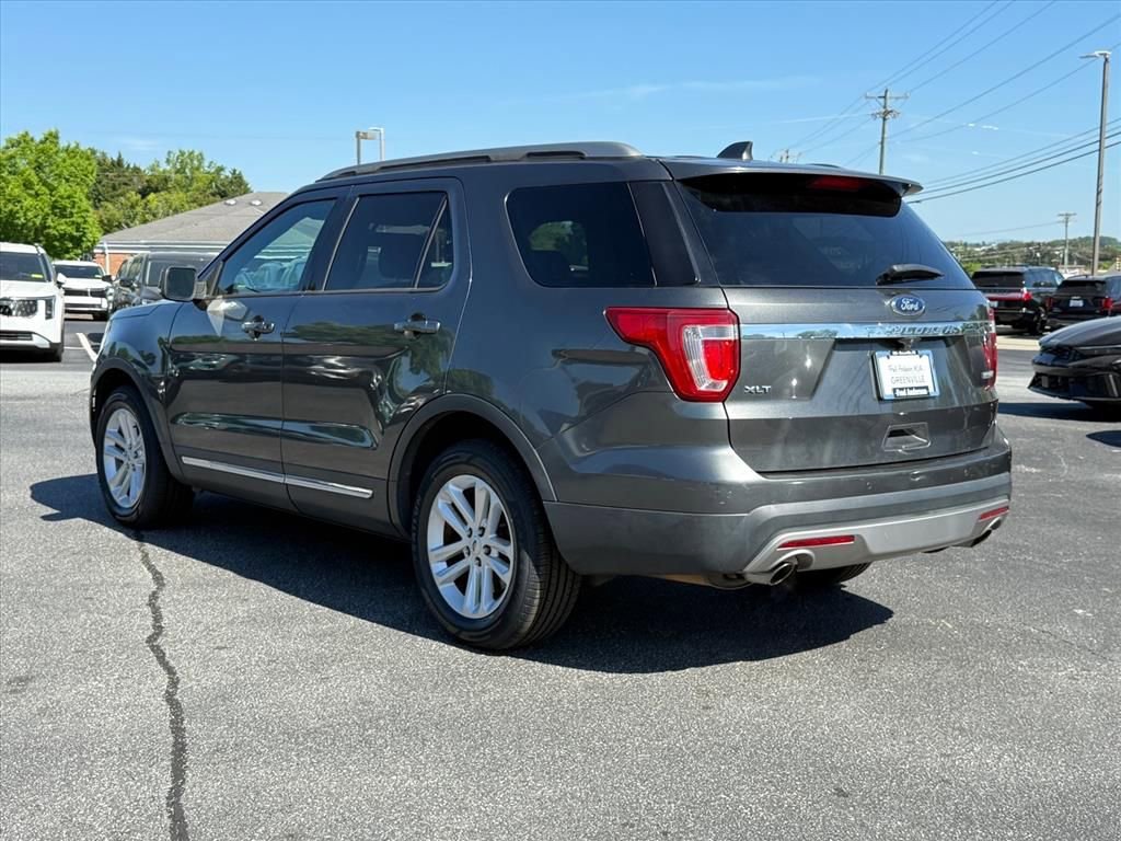 Used 2017 Ford Explorer XLT image 5
