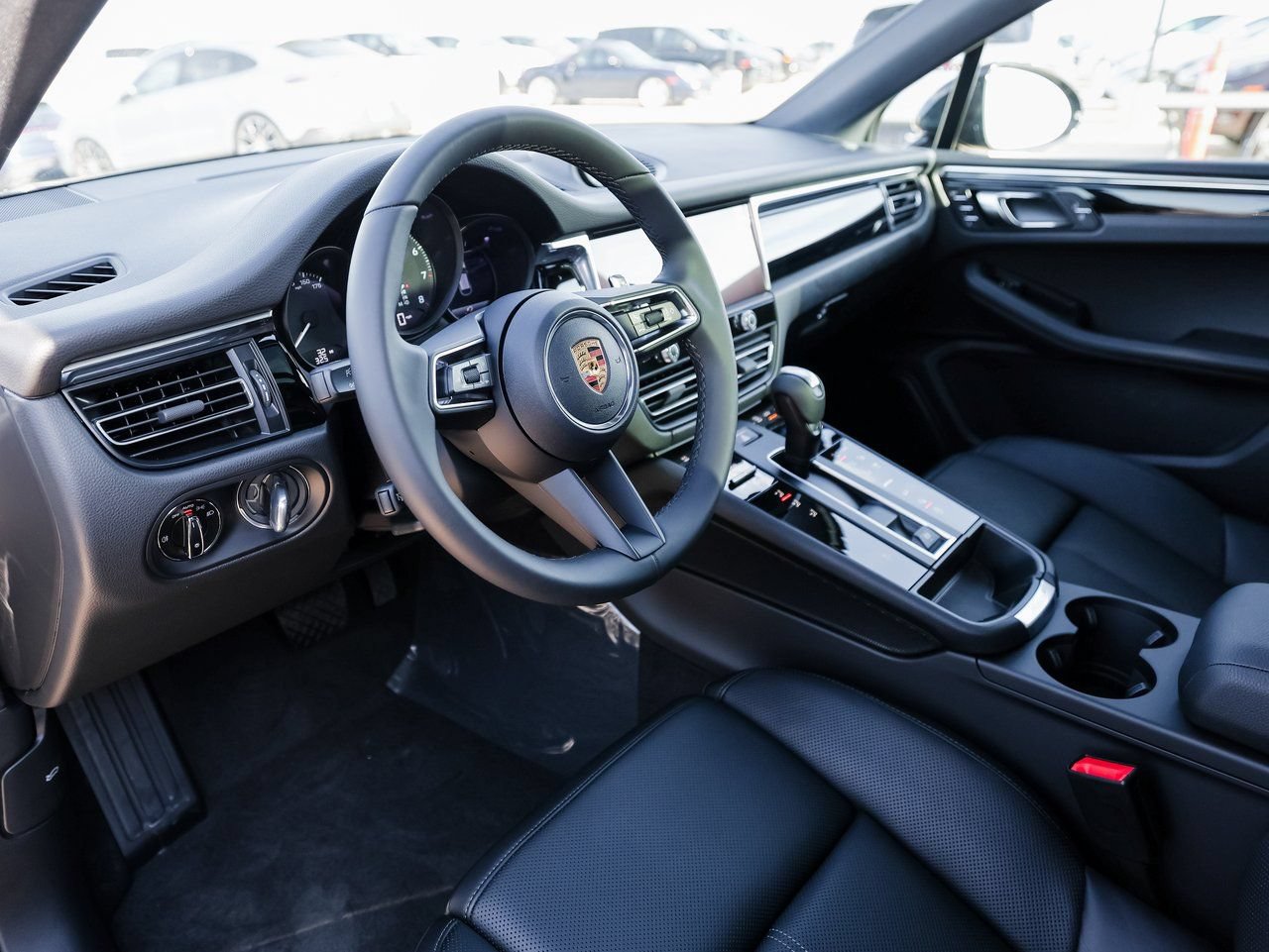 Certified 2026 Porsche Macan AWD/4WD image 4