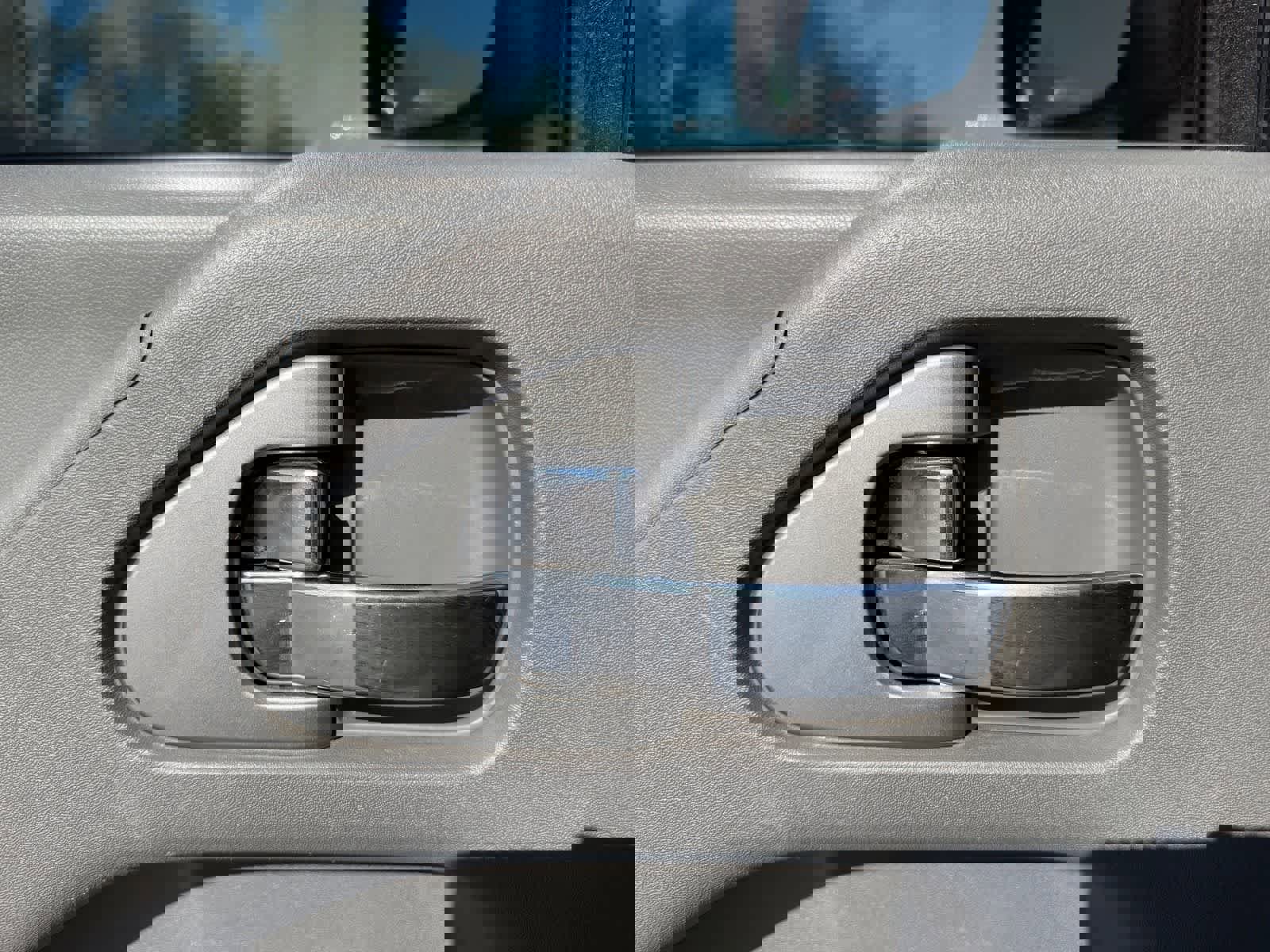 Used 2016 Nissan Frontier S image 12