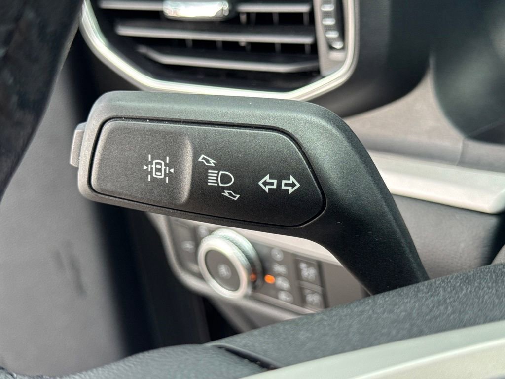 Used 2023 Ford Explorer XLT w/ Equipment Group 202A image 38