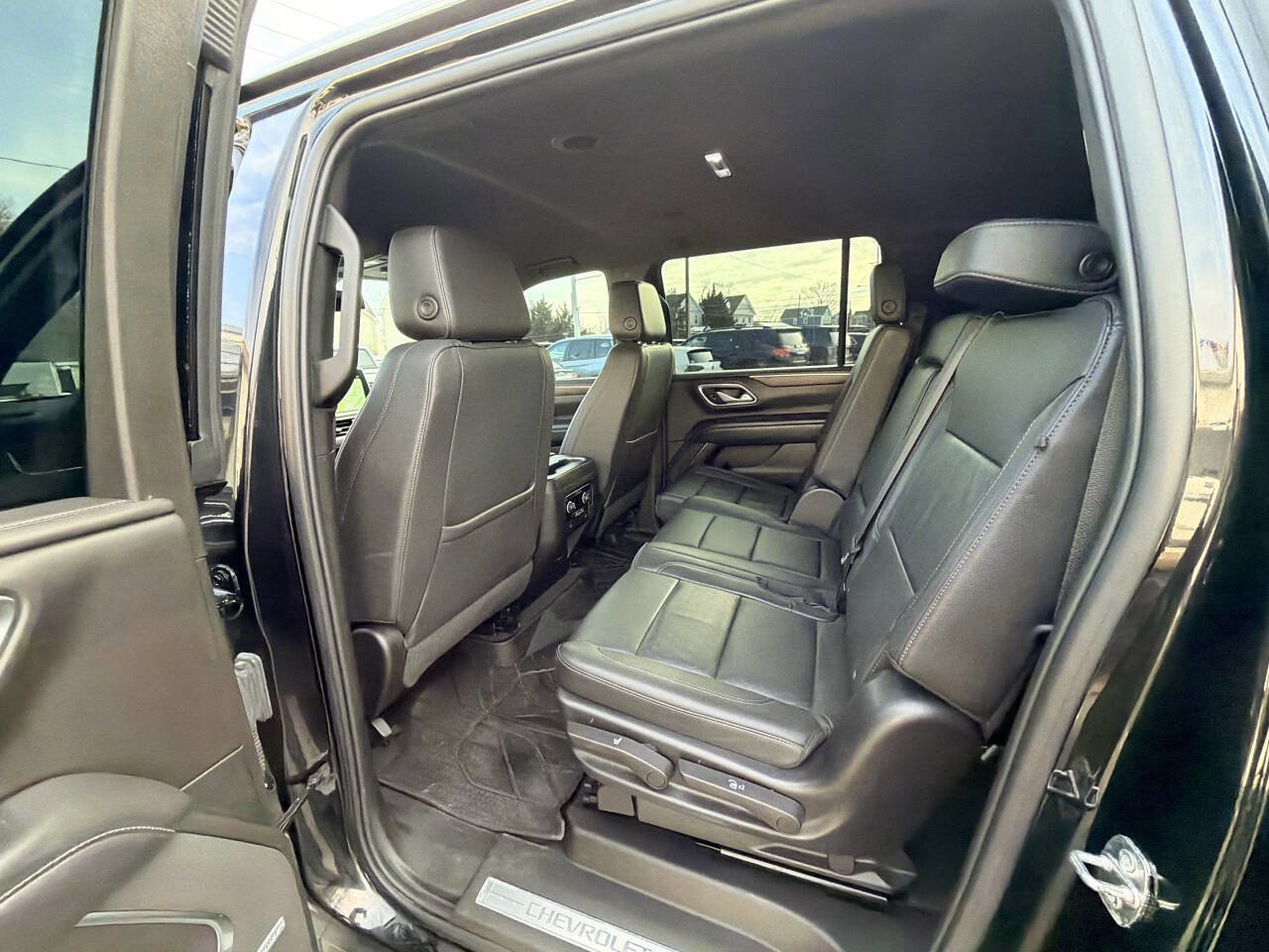 Used 2022 Chevrolet Suburban LT image 43