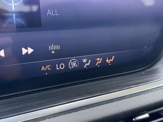 Used 2024 Buick Envision Preferred AWD/4WD image 27