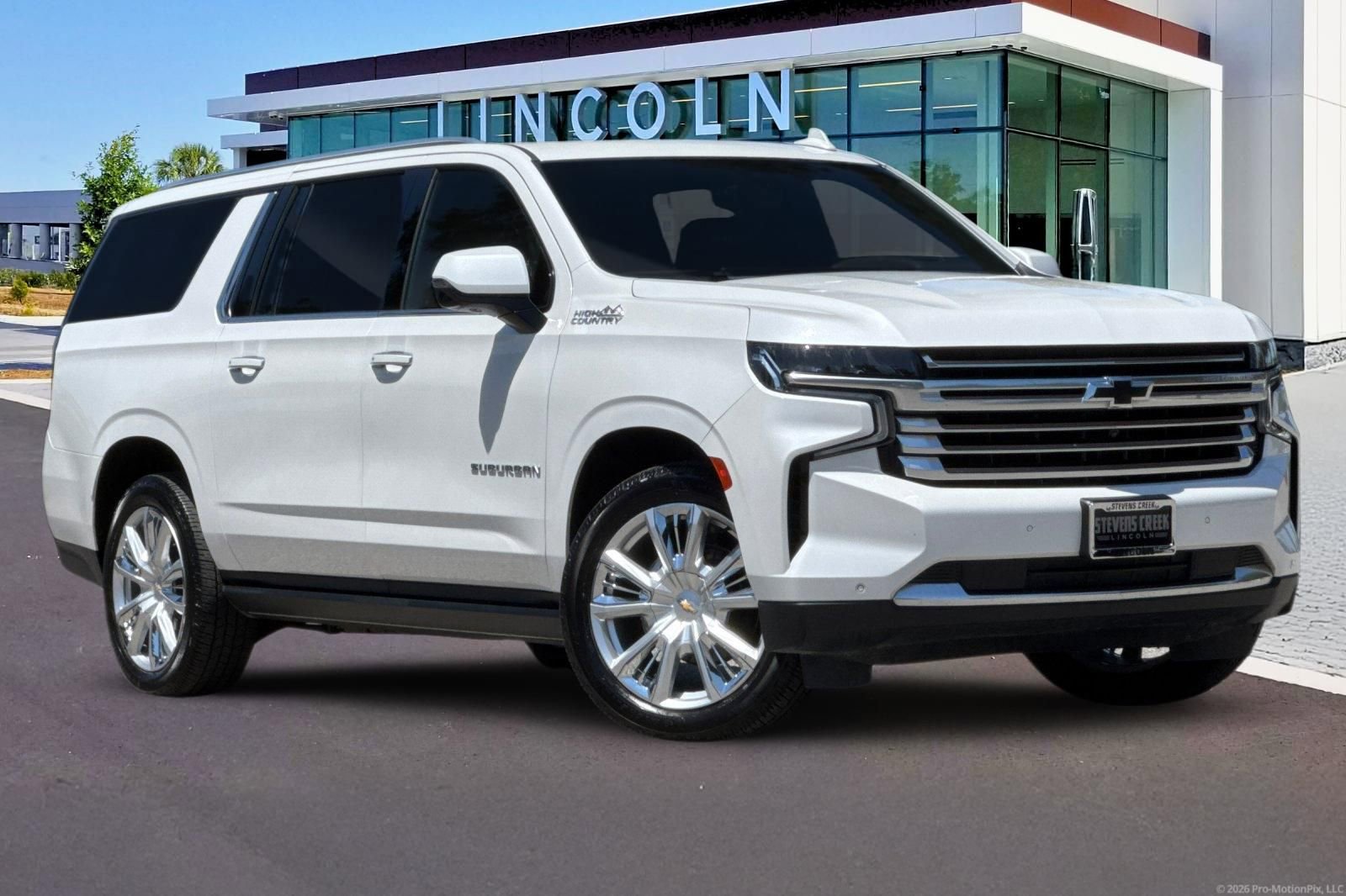 Used 2022 Chevrolet Suburban High Country AWD/4WD image 2