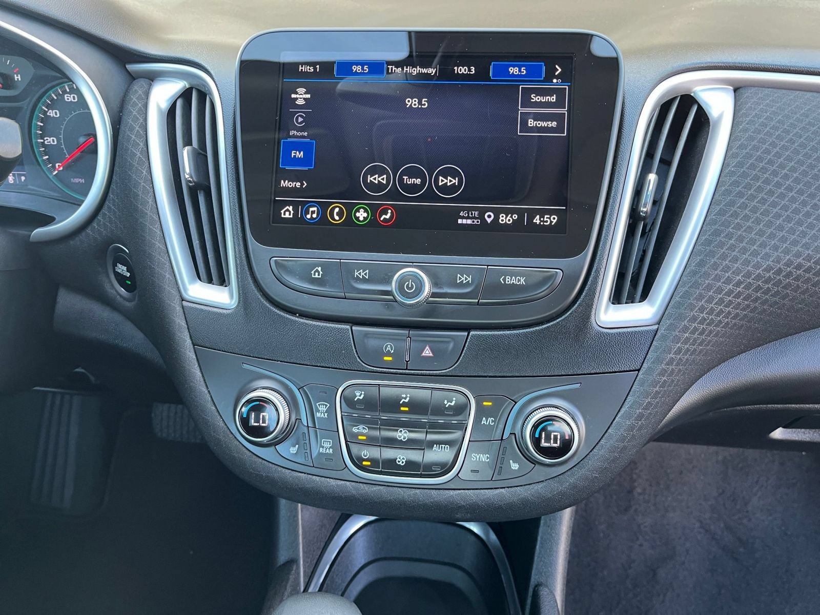 Used 2024 Chevrolet Malibu LT FWD image 17