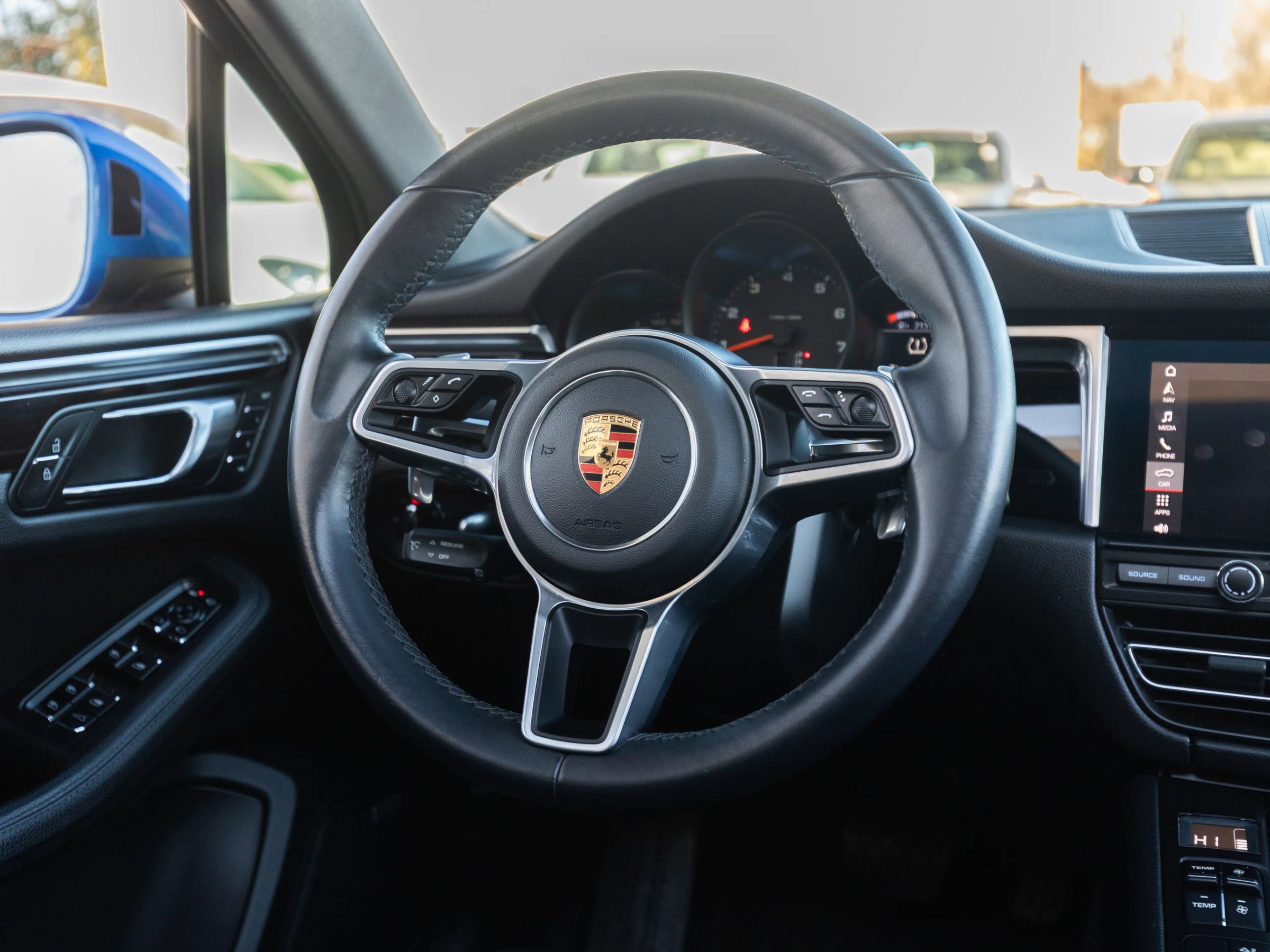 Used 2020 Porsche Macan image 32