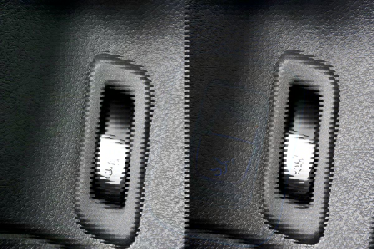 Used 2015 Mercedes-Benz C 300 Sport image 18