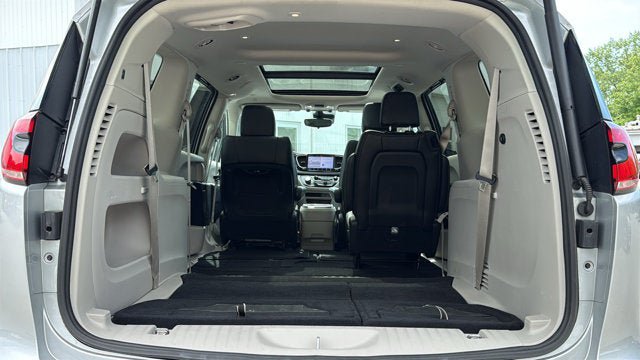 Certified 2024 Chrysler Pacifica Touring-L AWD/4WD image 29