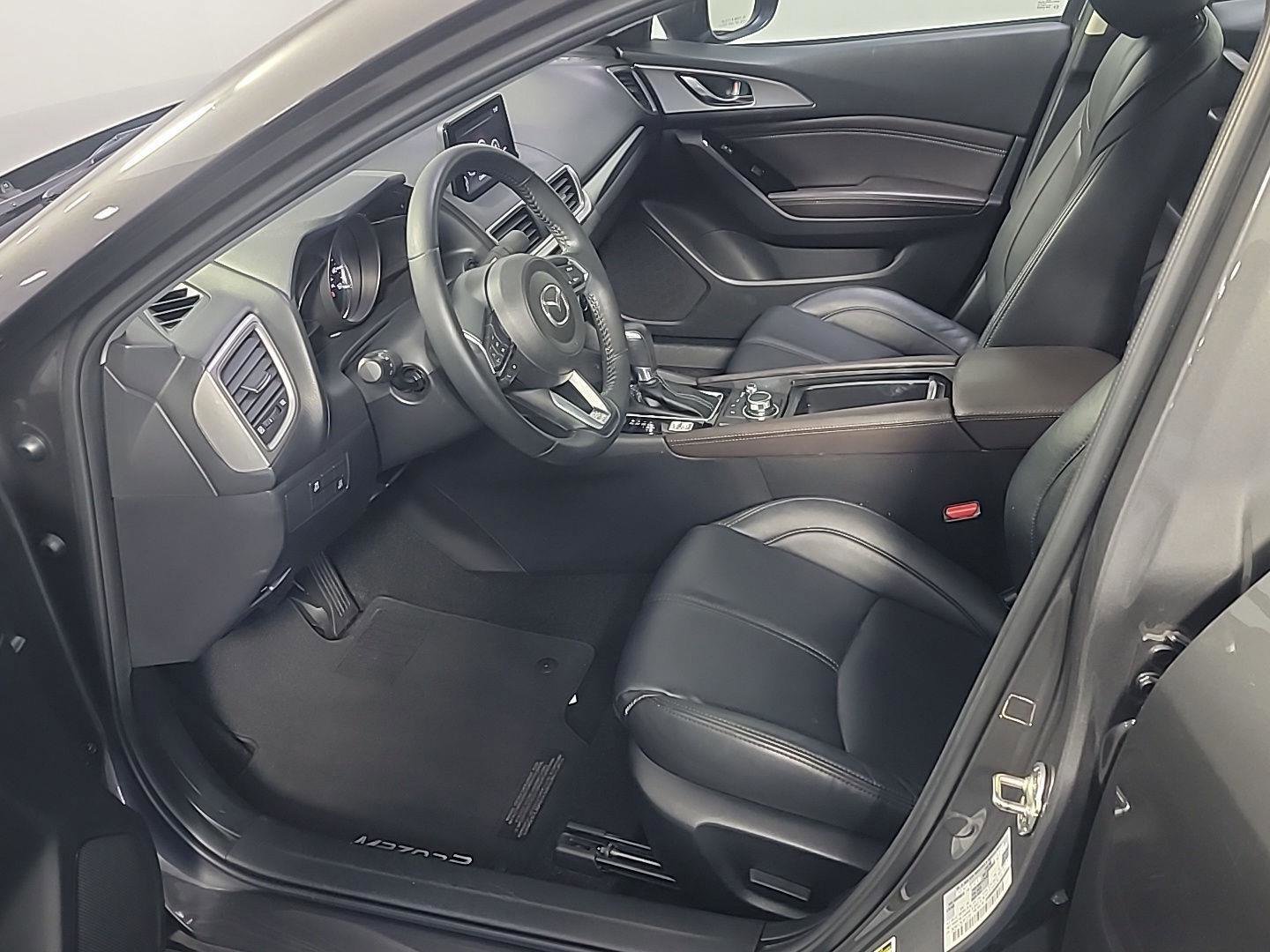Used 2018 MAZDA MAZDA3 Touring FWD image 17