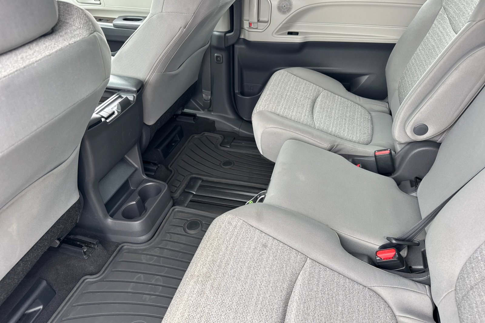 Certified 2021 Toyota Sienna LE FWD image 27