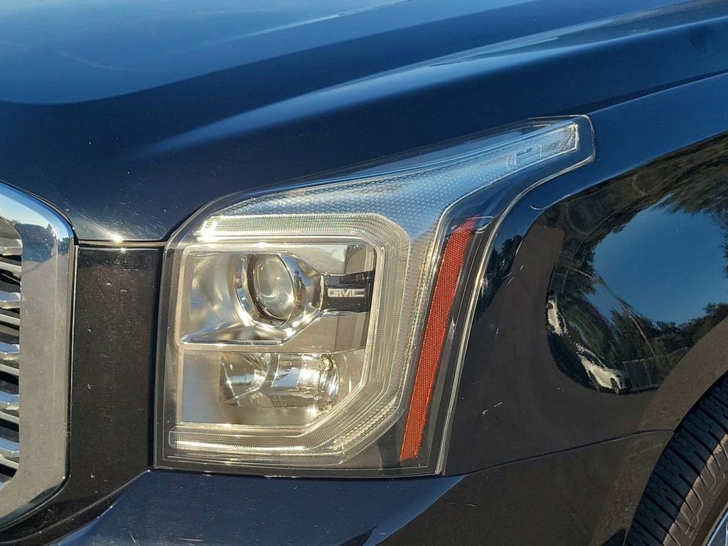 Used 2020 GMC Yukon Denali w/ Denali Premium Package image 16