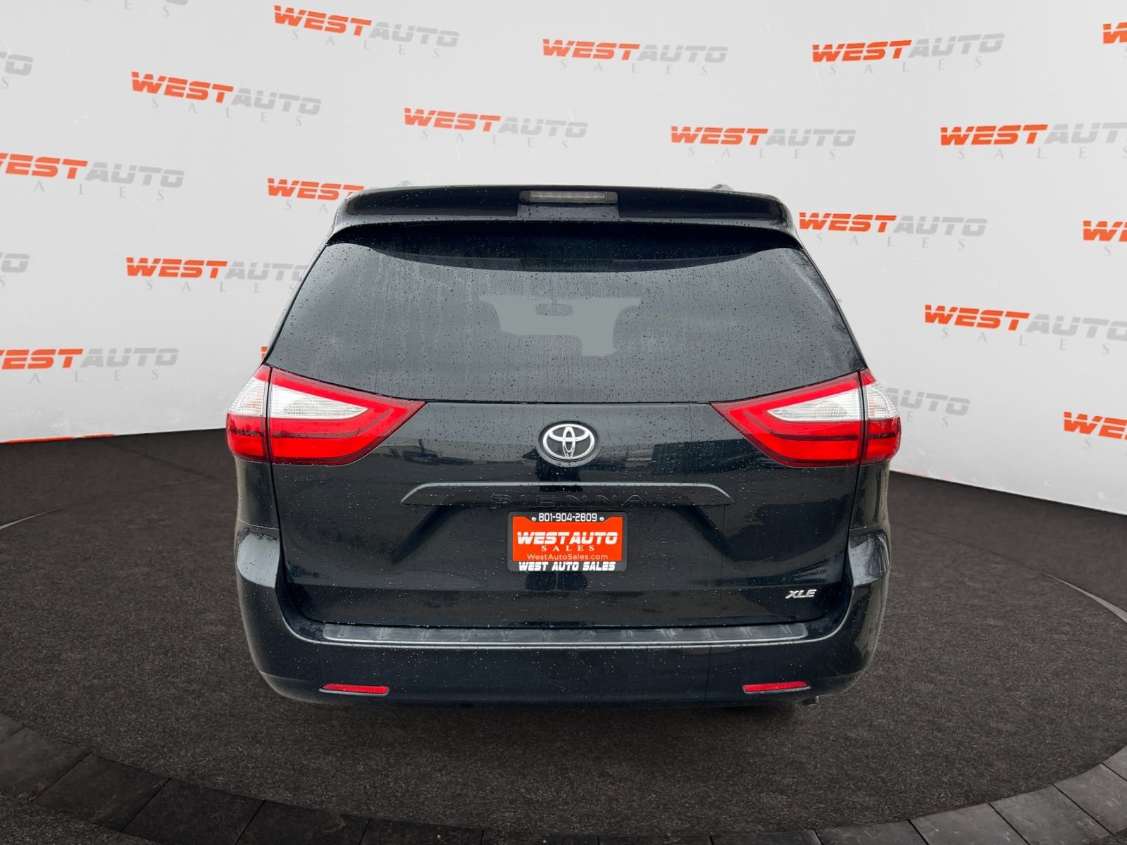 Used 2017 Toyota Sienna XLE image 4