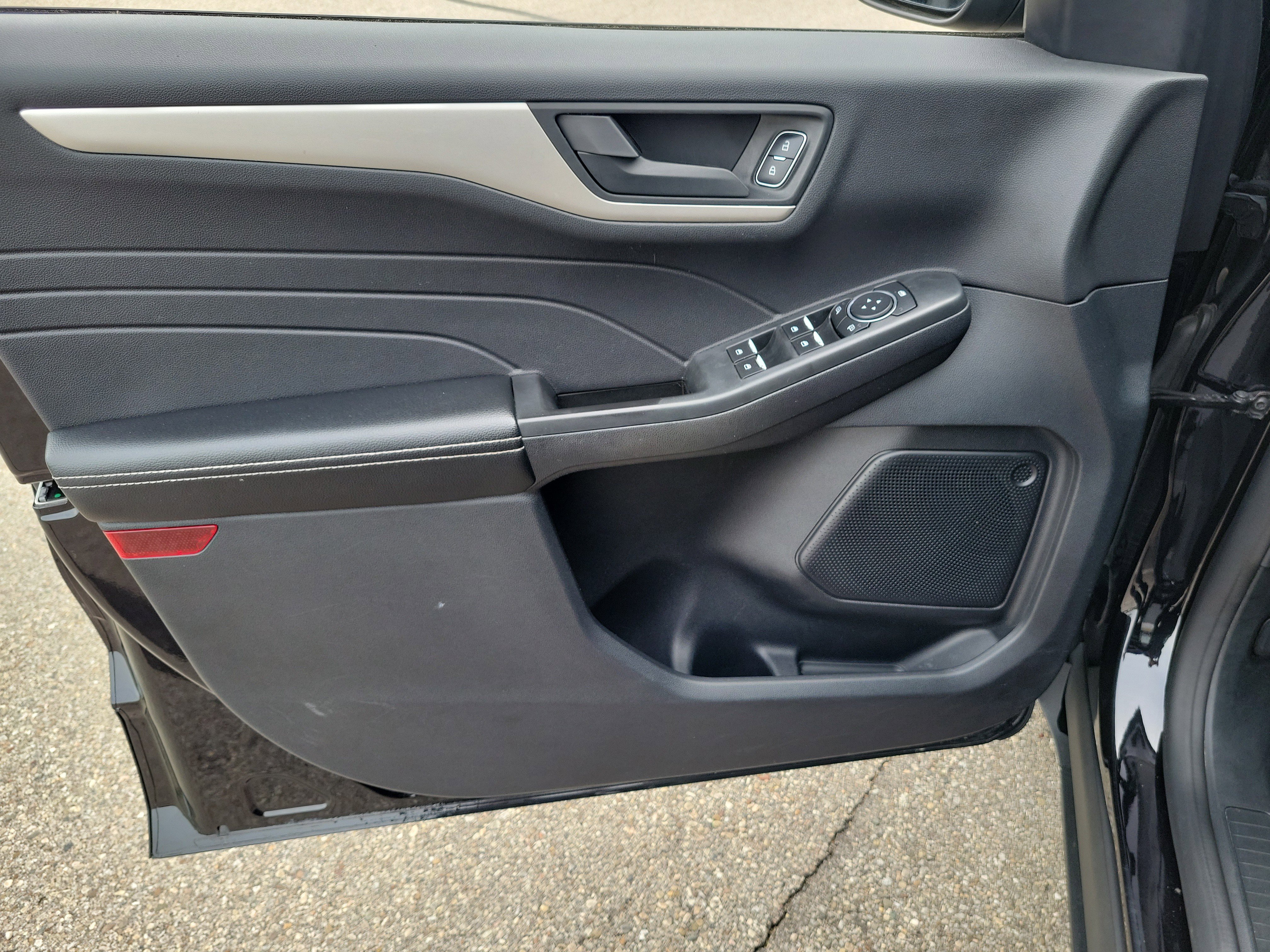 Used 2022 Ford Escape SE FWD image 19