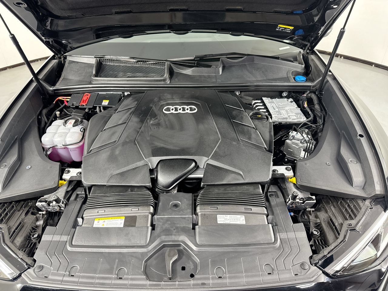 Used 2025 Audi Q8 Premium Plus w/ Premium Plus Package AWD/4WD image 29