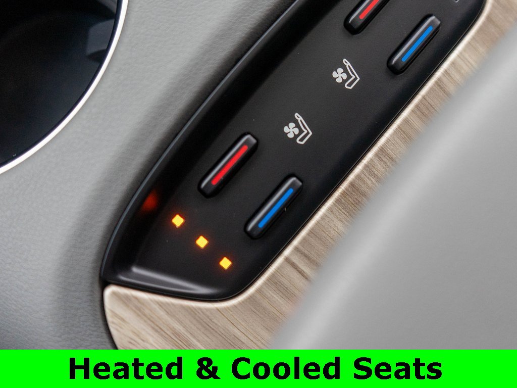 Used 2024 Toyota Venza Limited image 27