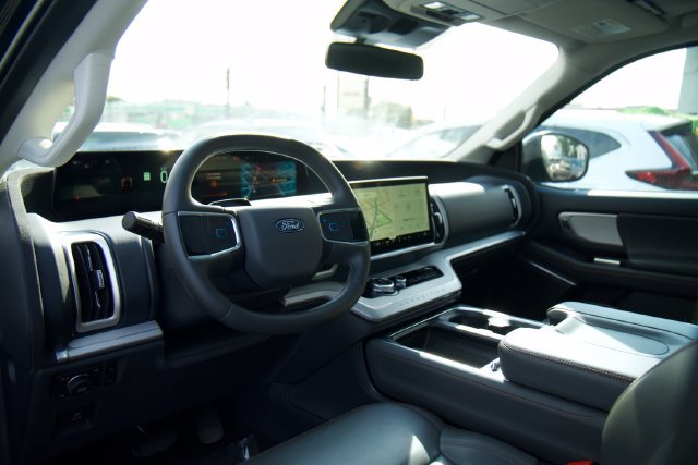 Certified 2025 Ford Expedition Active AWD/4WD image 14