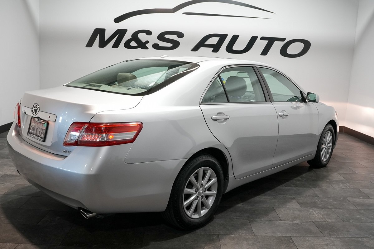 Used 2011 Toyota Camry XLE w/ SE/XLE Extra-Value Pkg FWD image 10