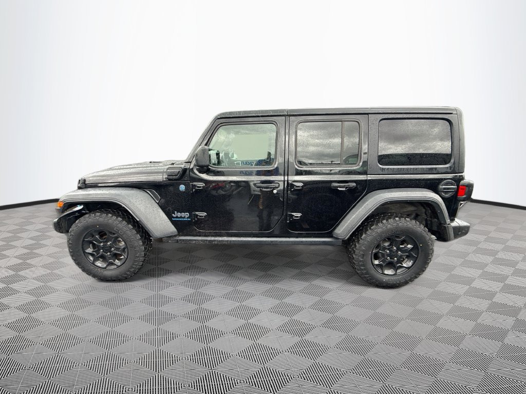 Used 2023 Jeep Wrangler Unlimited w/ Cold Weather Group AWD/4WD image 9