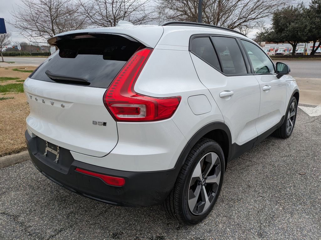 Certified 2023 Volvo XC40 B5 Plus w/ Driver Assist Package image 4