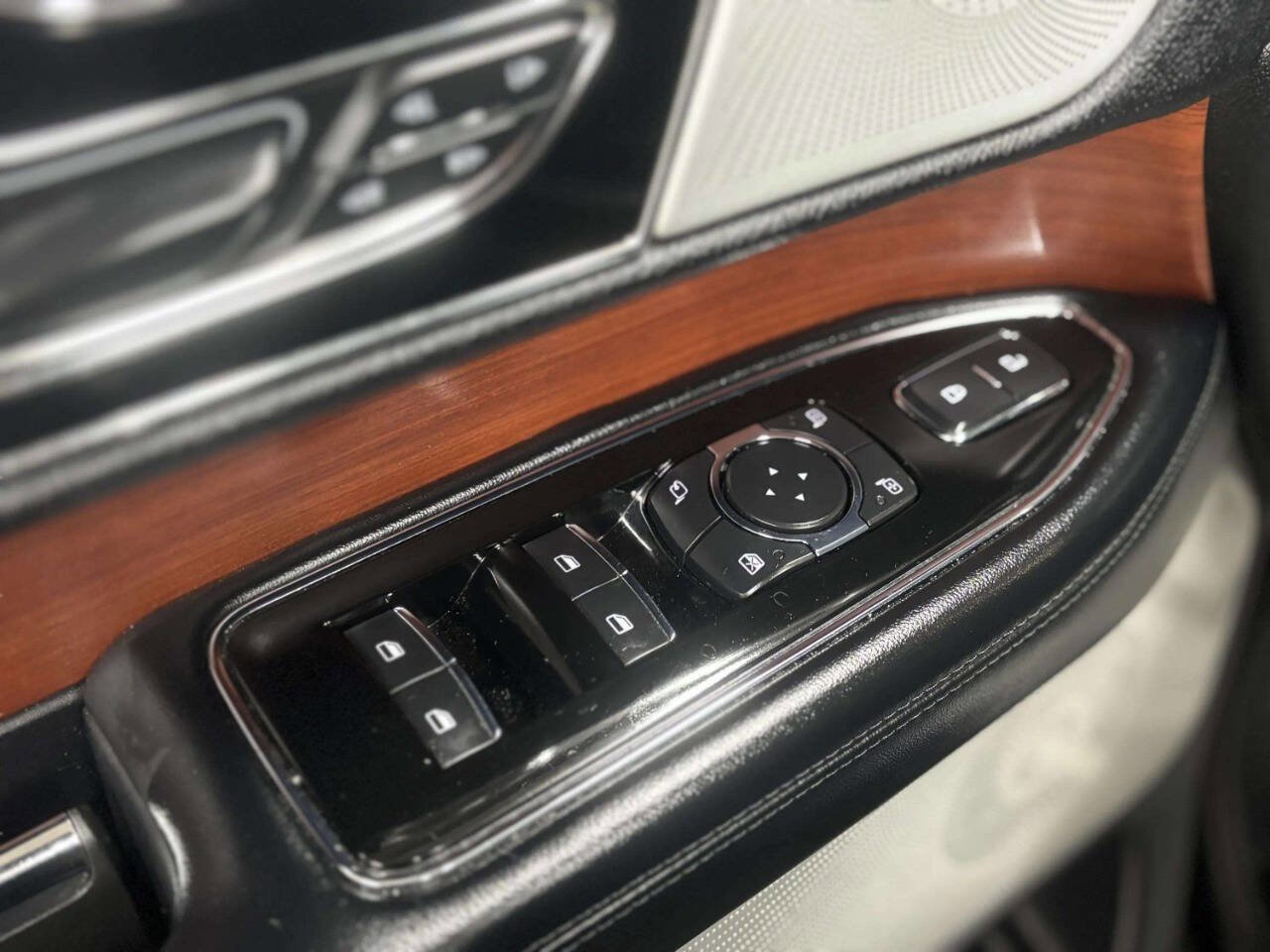 Used 2020 Lincoln Navigator Reserve w/ Equipment Group 208A Reserve image 13