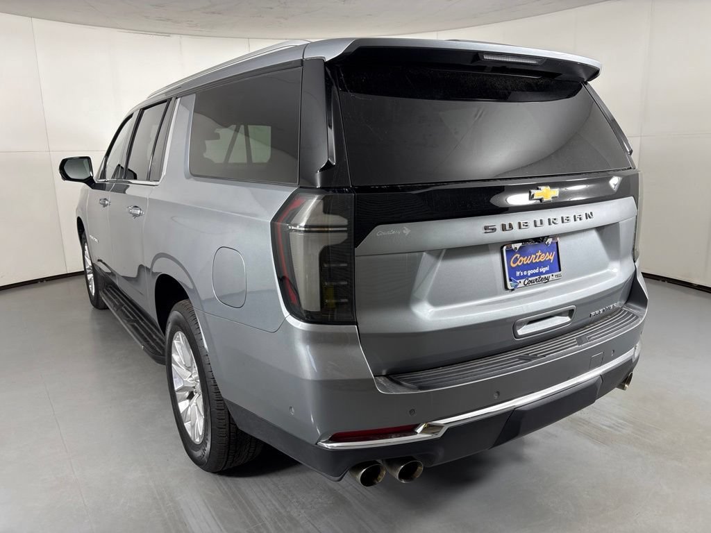 Used 2025 Chevrolet Suburban Premier RWD image 7