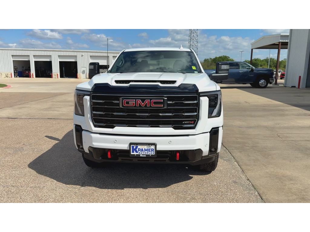 Used 2025 GMC Sierra 2500 AT4 image 3