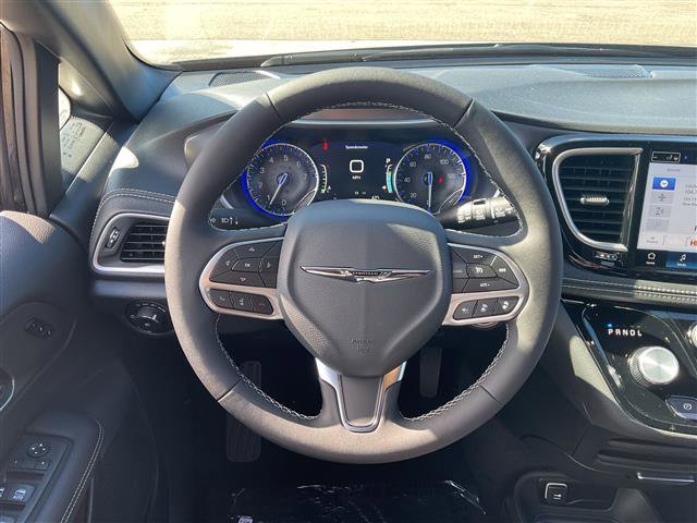New 2026 Chrysler Pacifica Select image 11