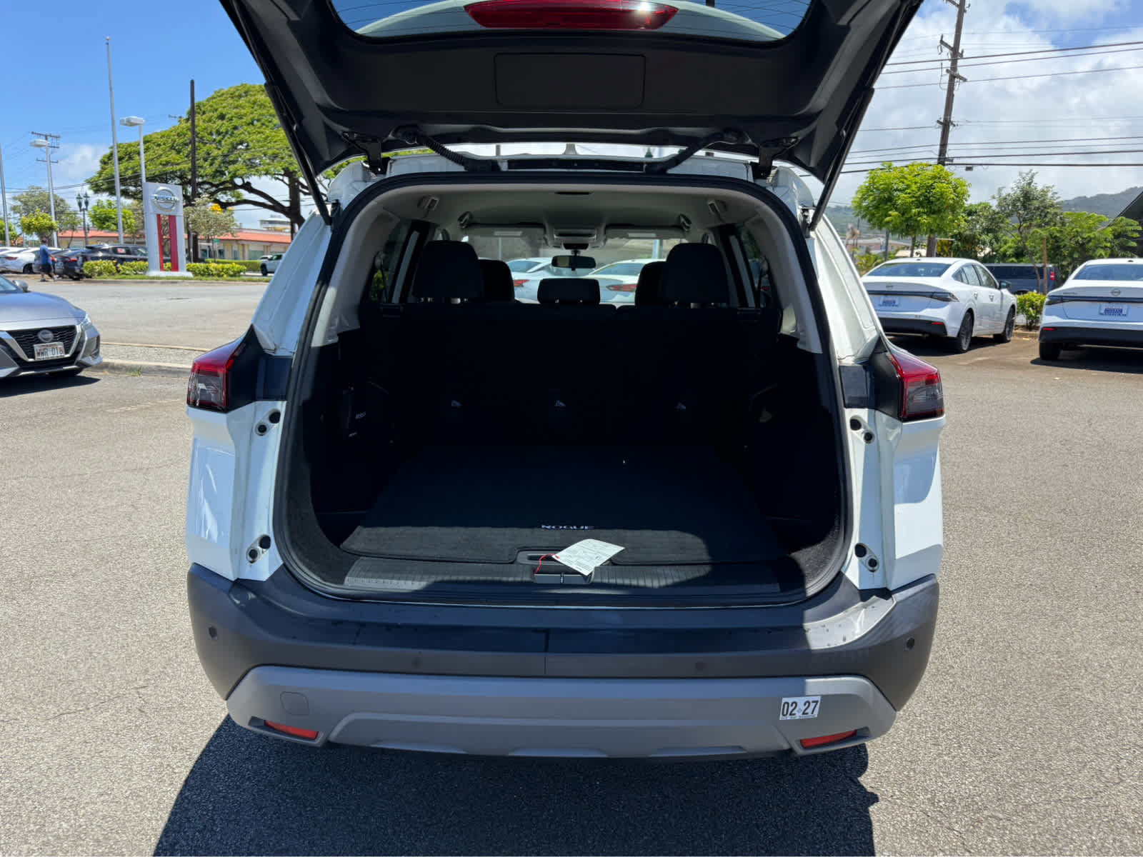 Used 2023 Nissan Rogue S FWD image 11