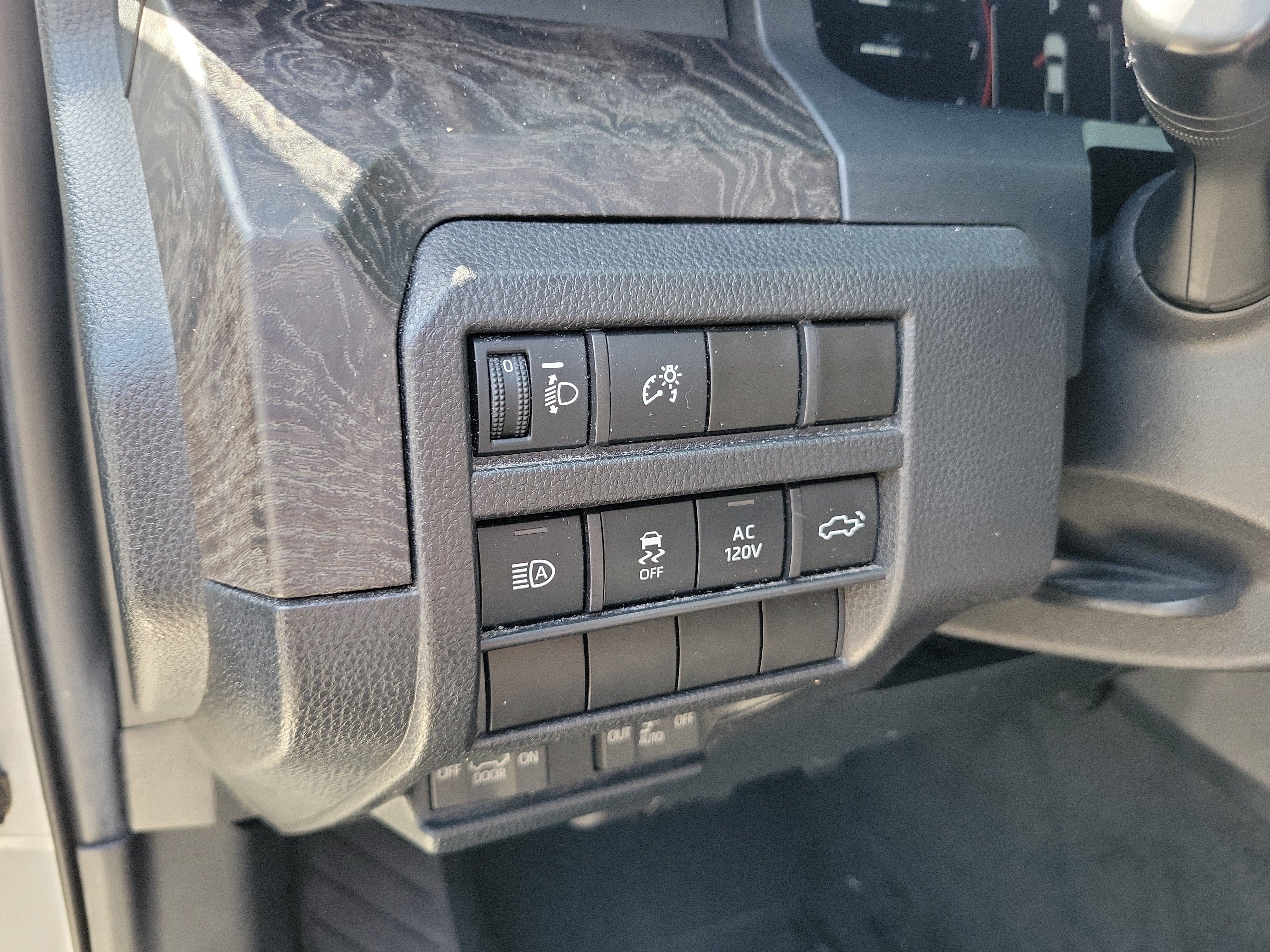Used 2024 Toyota Tacoma Limited w/ Limited Package (LT) AWD/4WD image 23