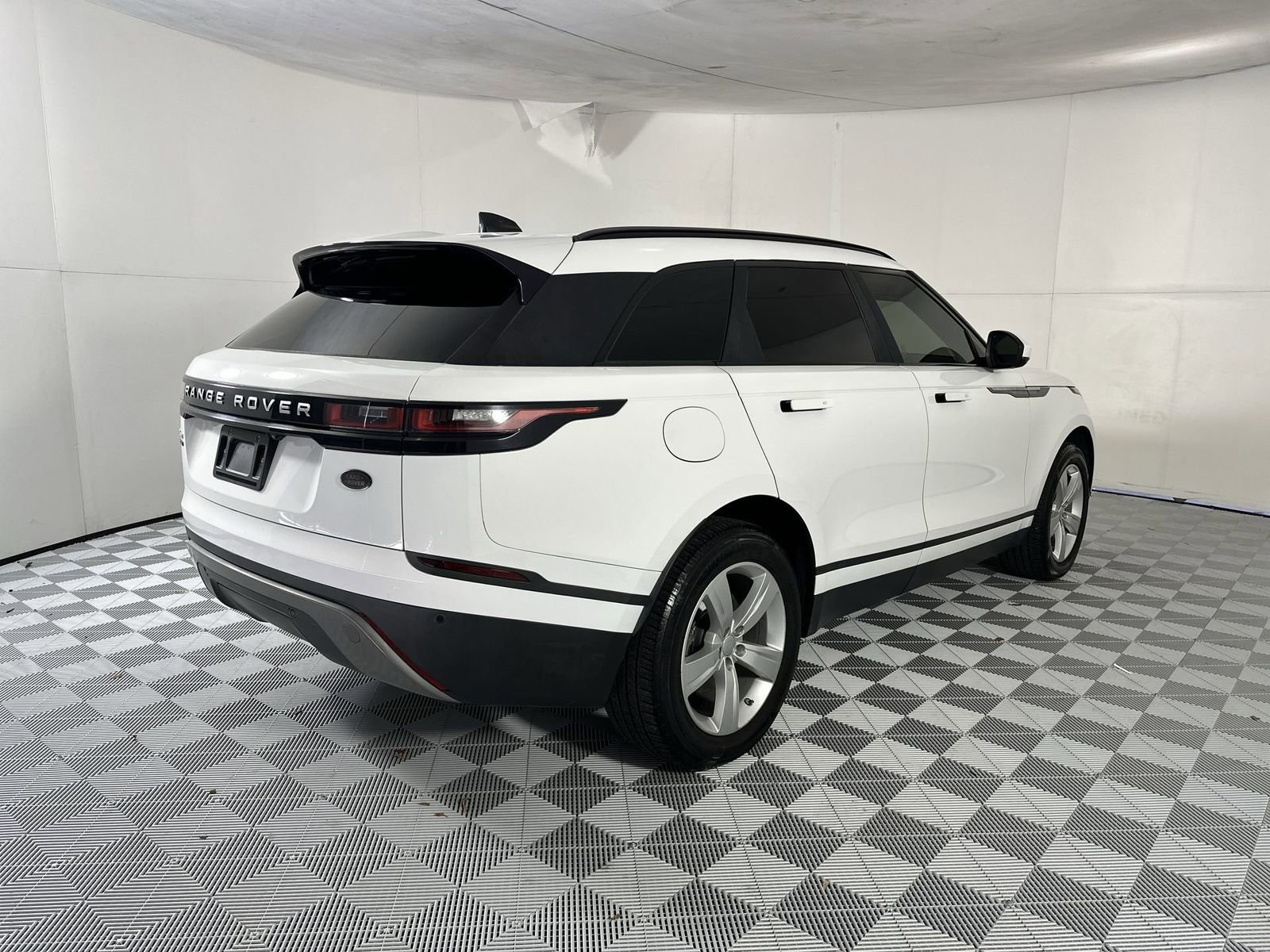 Used 2019 Land Rover Range Rover Velar S image 8