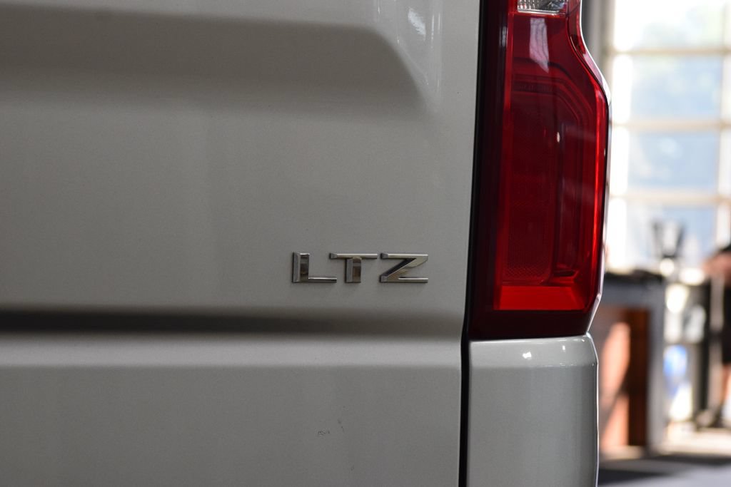 Used 2019 Chevrolet Silverado 1500 LTZ w/ LTZ Premium Package AWD/4WD image 26