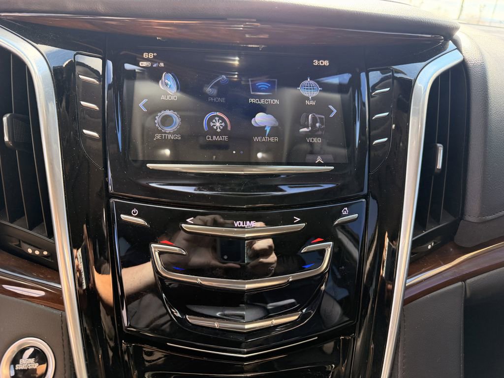 Used 2020 Cadillac Escalade ESV Premium Luxury w/ Escalade Sport Edition image 4