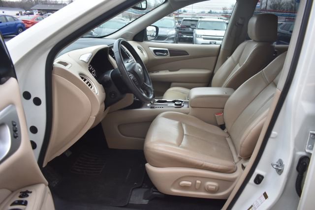 Used 2017 Nissan Pathfinder Platinum w/ Family Entertainment Package image 17