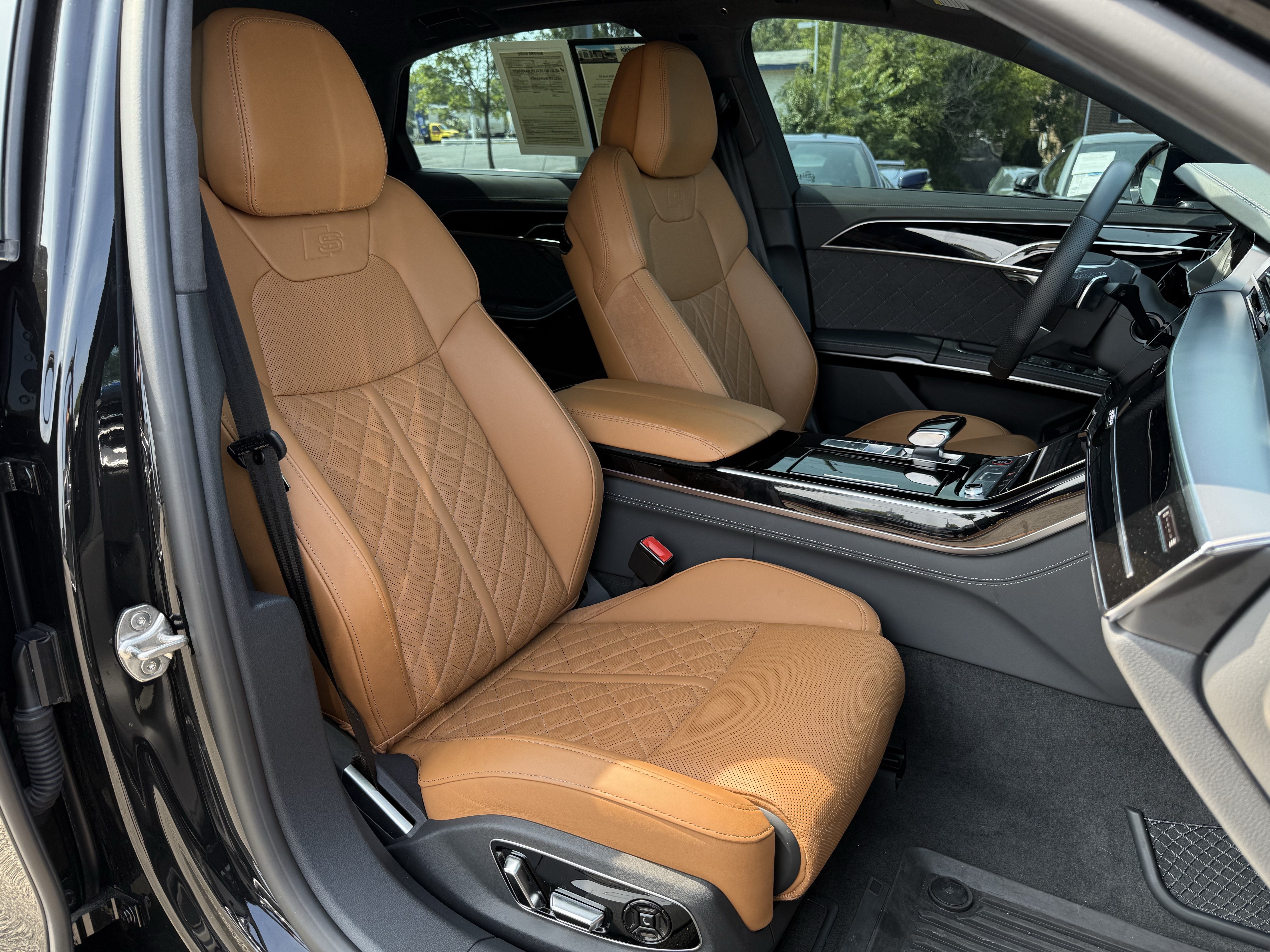 Used 2024 Audi S8 AWD/4WD image 33