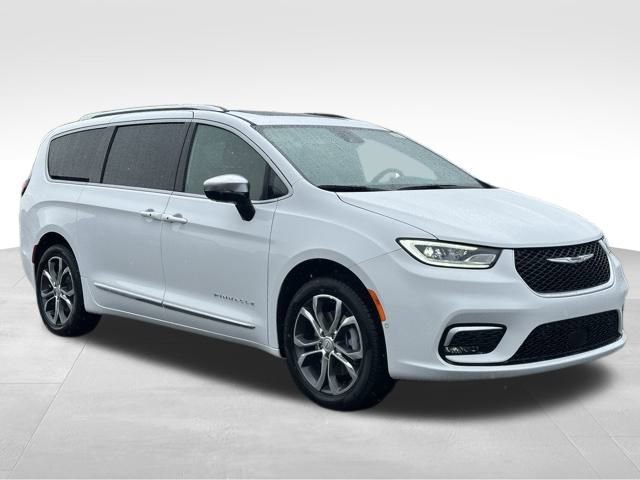 New 2026 Chrysler Pacifica Pinnacle image 1