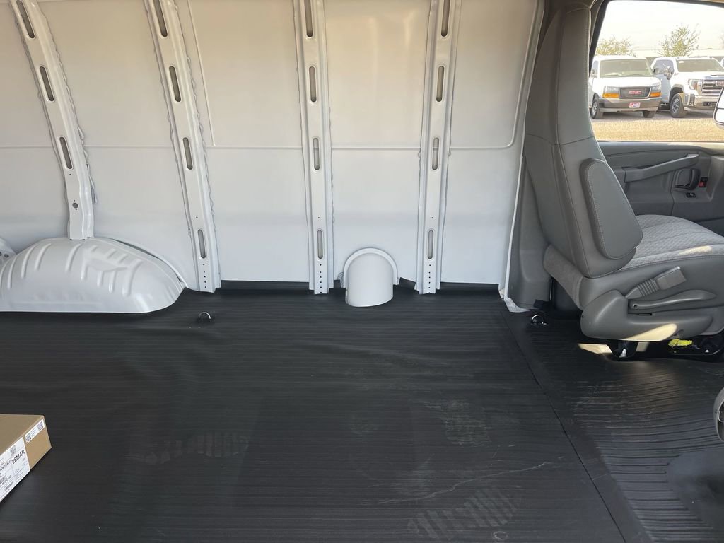 New 2025 GMC Savana 2500 w/ Driver Convenience Package RWD image 26