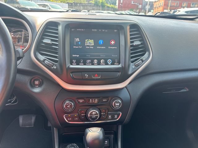 Used 2018 Jeep Cherokee Limited w/ Trailer Tow Group AWD/4WD image 15
