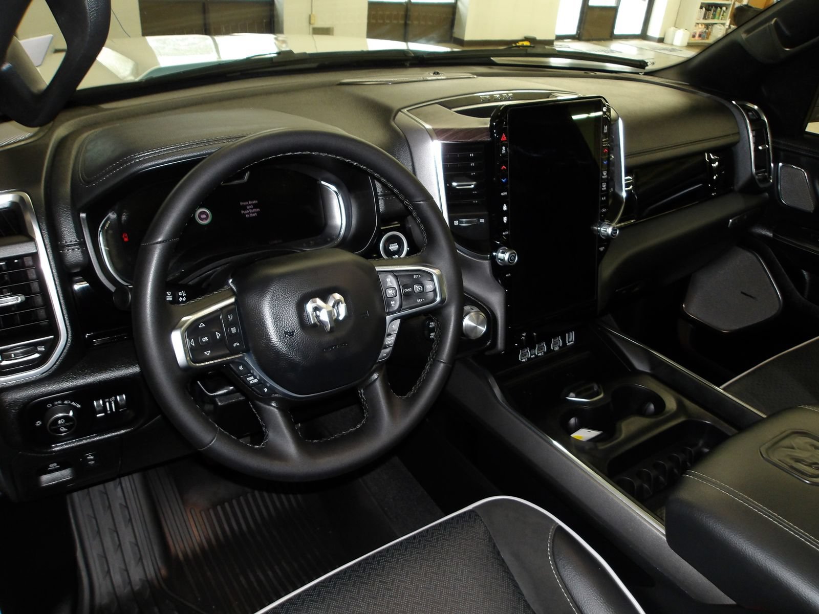 Used 2025 RAM 1500 Laramie AWD/4WD image 9