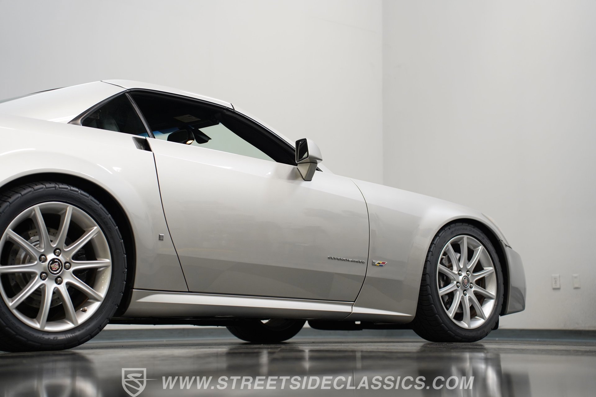 Used 2006 Cadillac XLR V image 27
