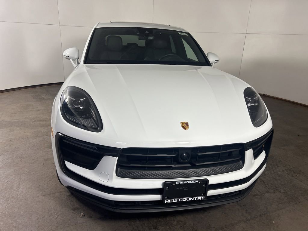 Certified 2025 Porsche Macan image 10
