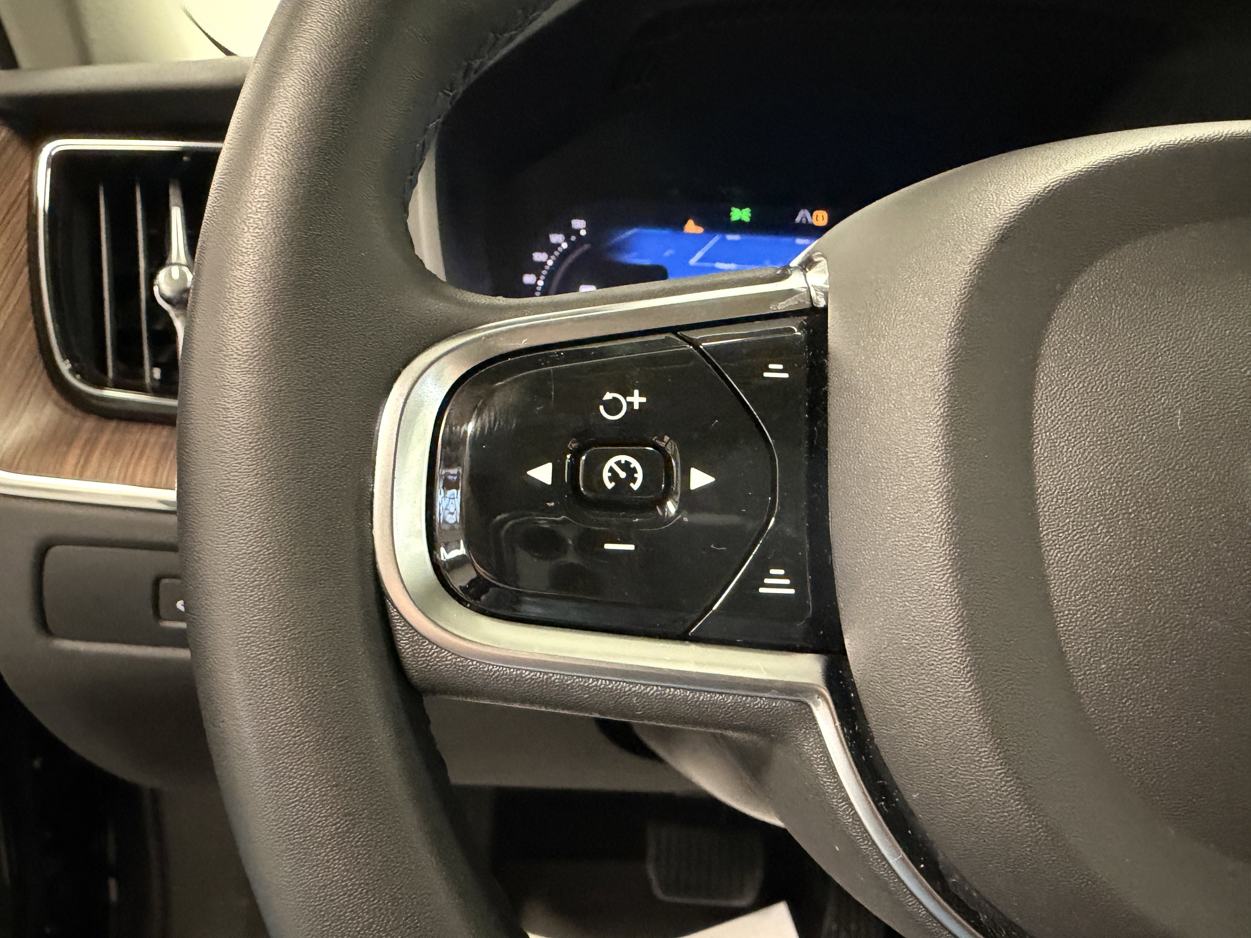 Used 2023 Volvo XC60 B5 Plus w/ Protection Package Premier image 16