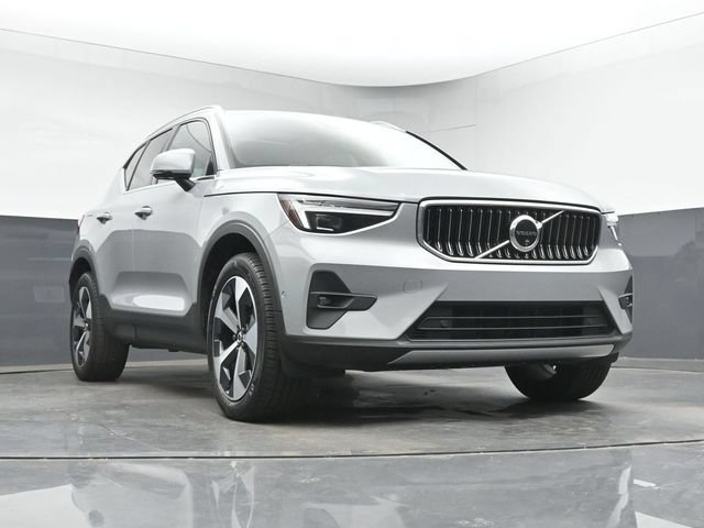Used 2024 Volvo XC40 B5 Plus w/ Protection Package Premier AWD/4WD image 33