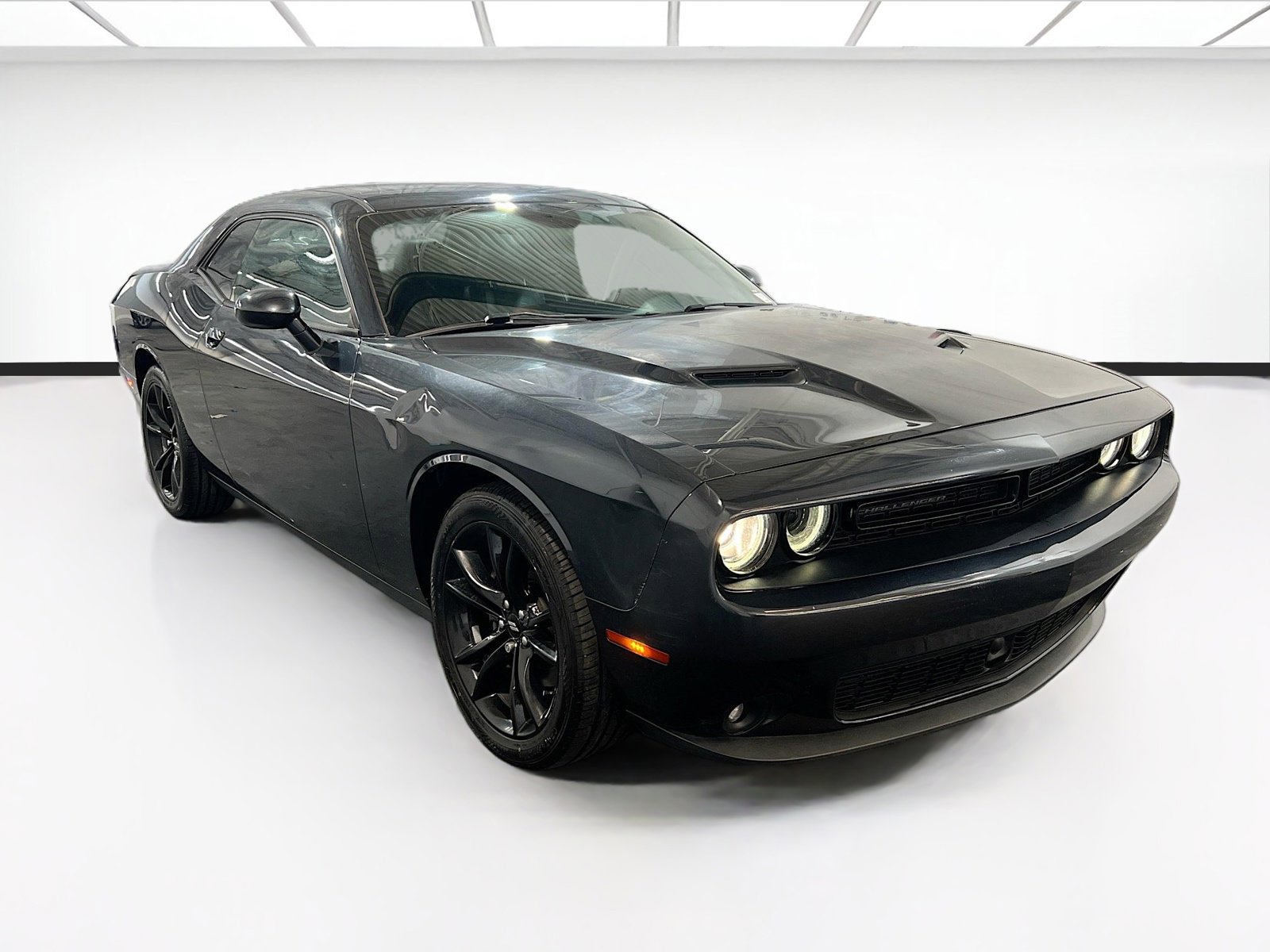 Used 2018 Dodge Challenger SXT Plus RWD image 3