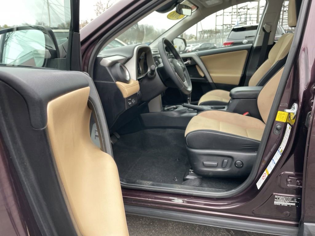Used 2018 Toyota RAV4 XLE image 14