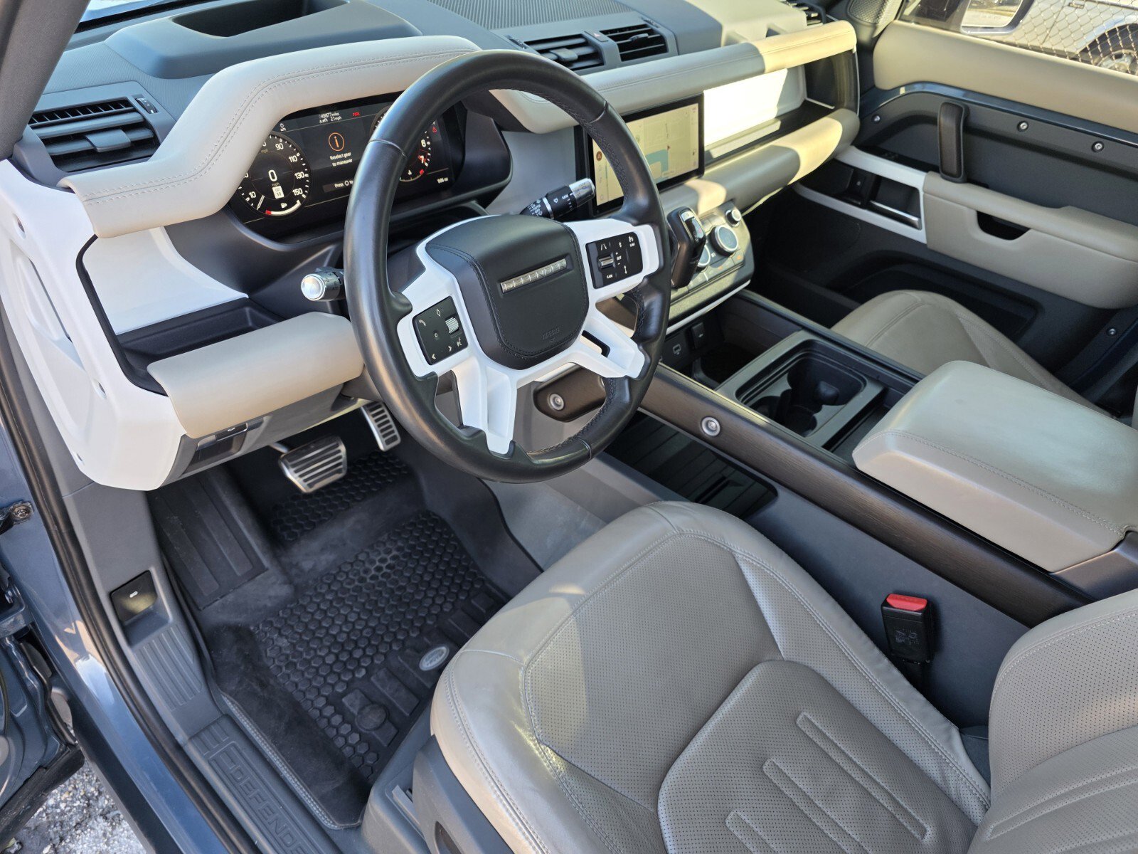 Used 2020 Land Rover Defender 110 HSE image 11