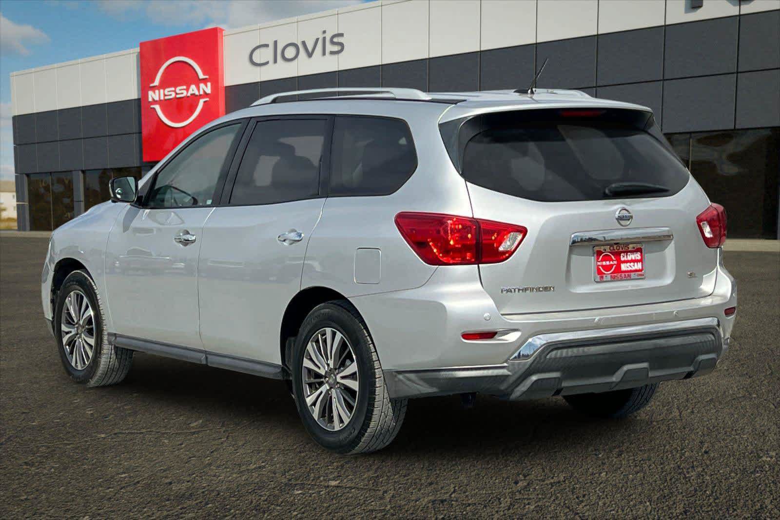 Used 2018 Nissan Pathfinder SL FWD image 7