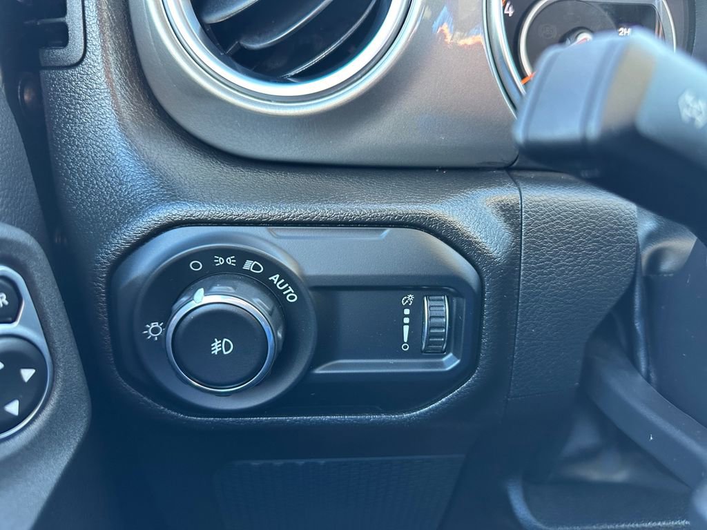 Used 2023 Jeep Wrangler Sahara image 18